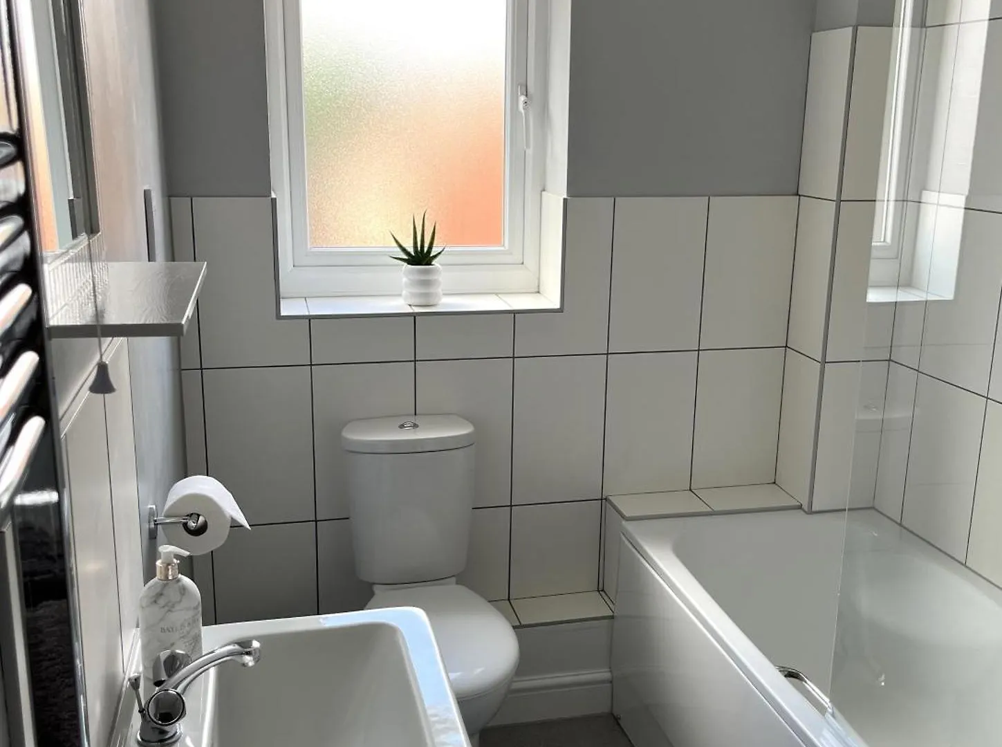 Claygate Place - Entire 2 Bed House, Off Street Parking - Perfect For Holiday Breaks Or Contractors 노팅엄 영국