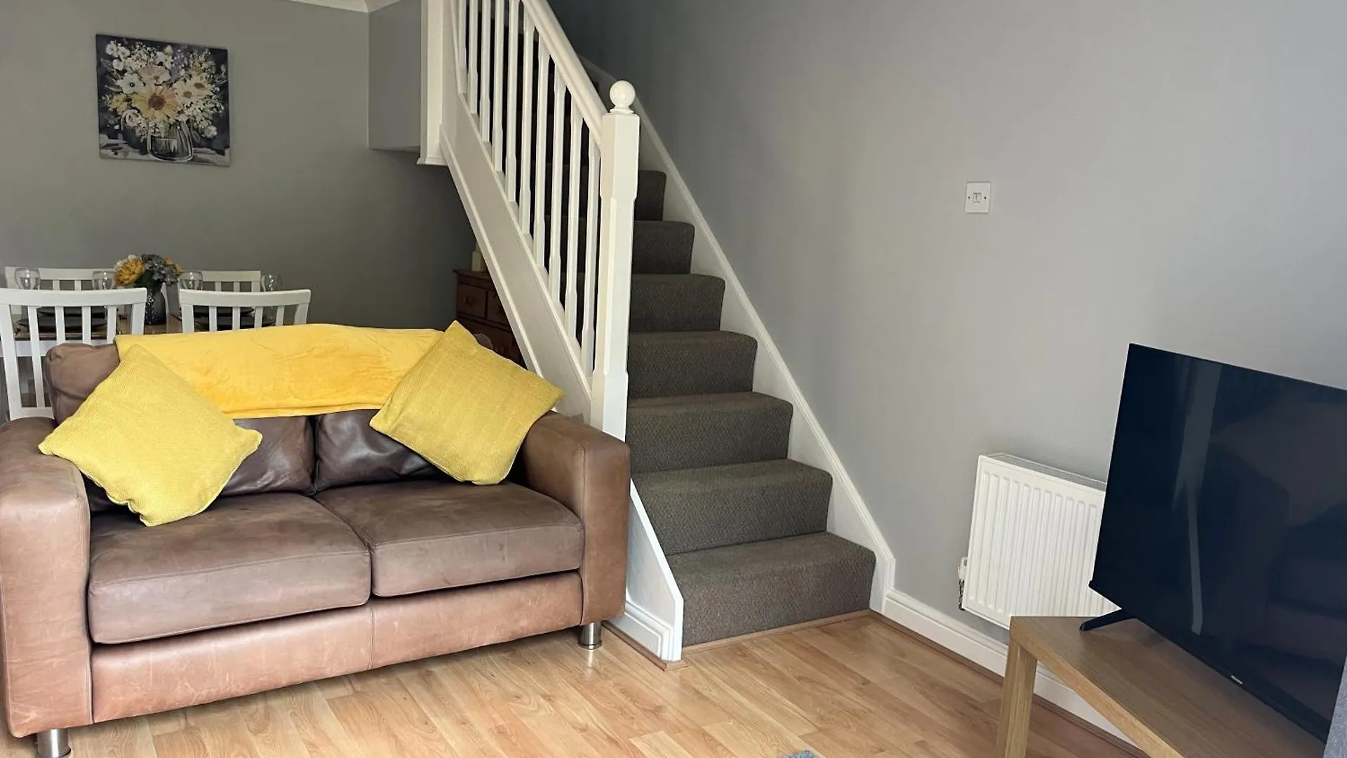 Claygate Place - Entire 2 Bed House, Off Street Parking - Perfect For Holiday Breaks Or Contractors 노팅엄 0*,  영국